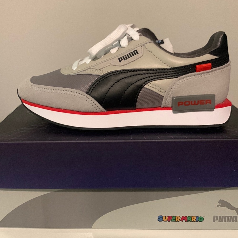 Puma Future Rider NES Super Mario, Size 4 kids